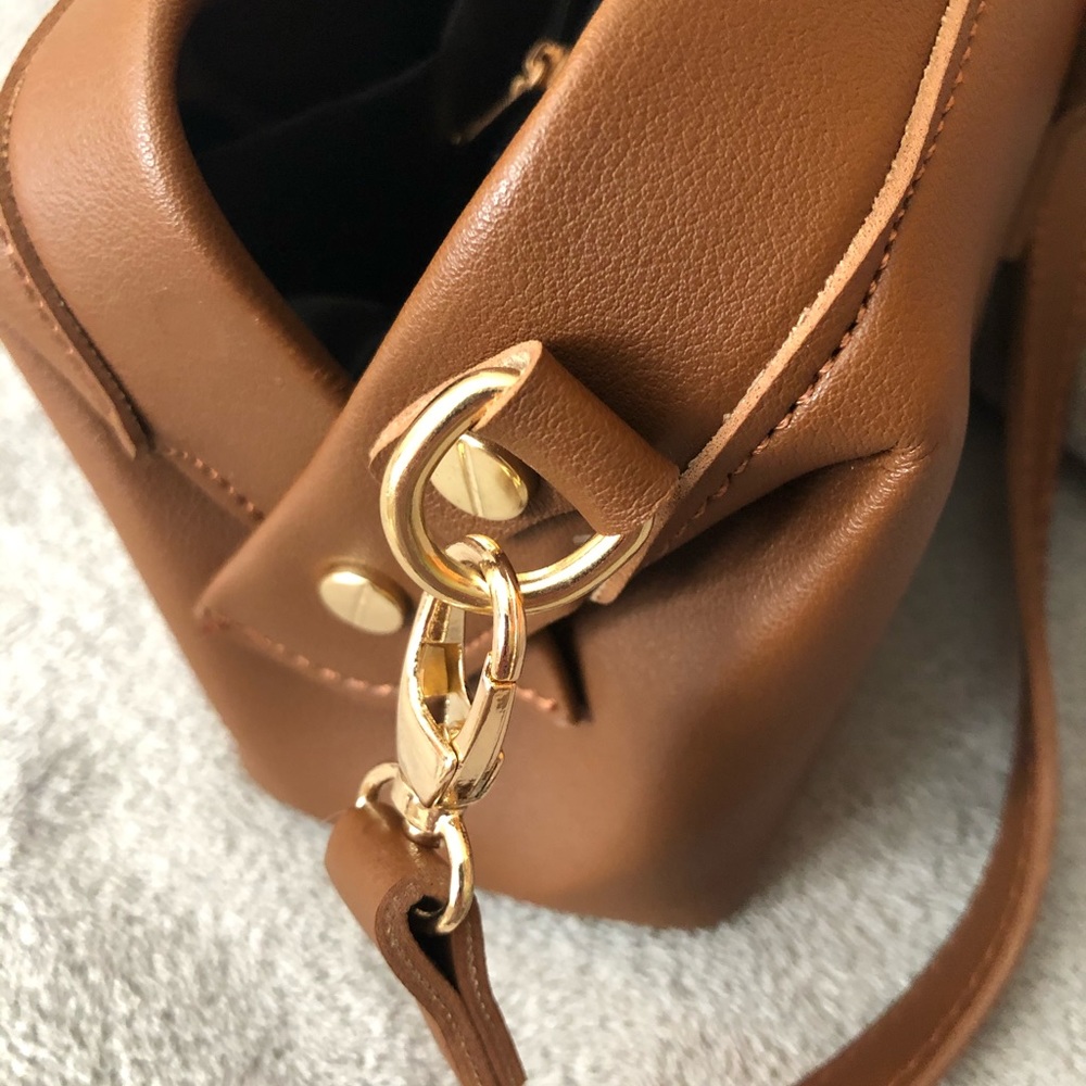 Small crossbody vintage style medicine handbag. - Picture 5 of 7